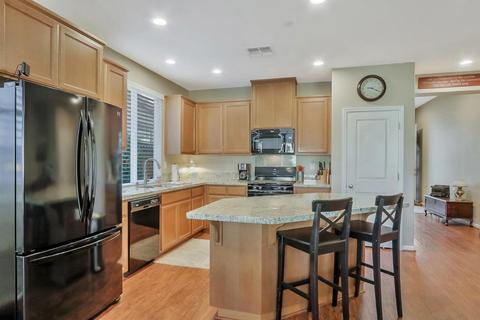 1045 Alba St, Manteca, CA 95337 photo 4