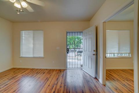 404 J St, Modesto, CA 95351 photo 3