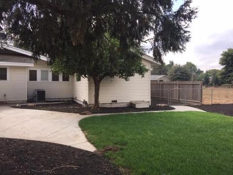 654 1st St, Escalon, CA 95320 photo 2