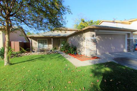 1243 Moonlight Dr, Ceres, CA 95307 photo 1