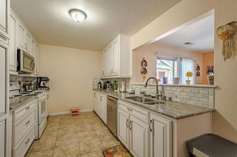 641 Periwinkle Dr, Patterson, CA 95363 photo 11