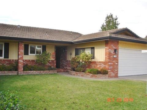 321 Tioga Dr, Lodi, CA 95242 photo 3