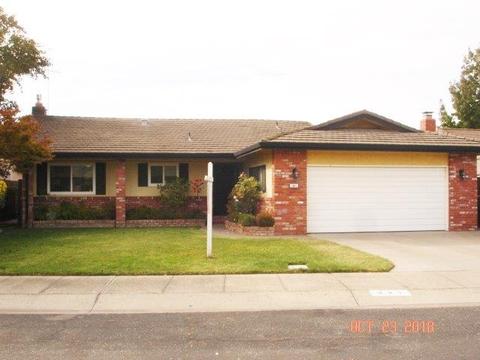 321 Tioga Dr, Lodi, CA 95242 photo 2