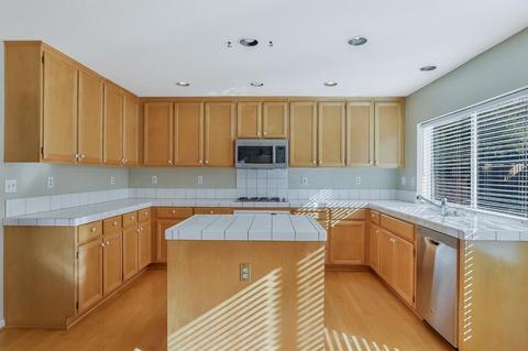 1960 Heron St, Tracy, CA 95376 photo 4