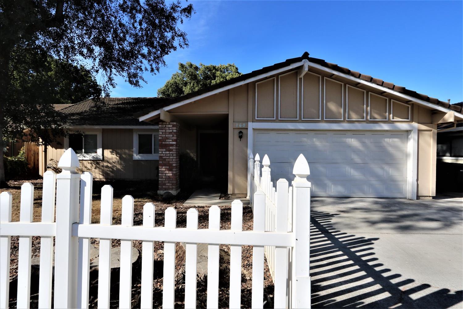 860 River Bluff Ct, Oakdale, CA 95361 MLS 18073932