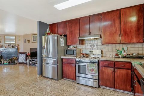 2008 Nimrood Dr, Ceres, CA 95307 photo 2