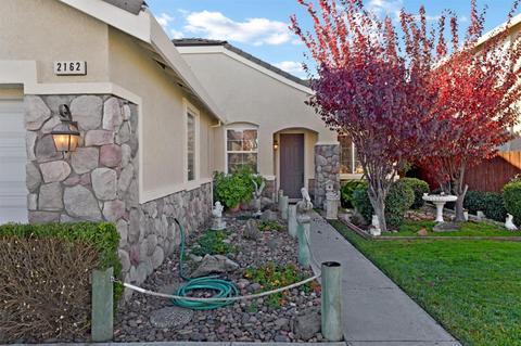 2162 Golden Gate Dr, Tracy, CA 95377 photo 2