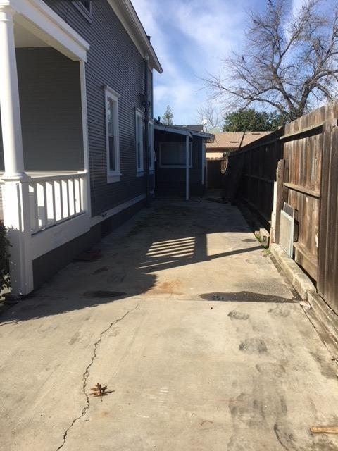 302 E A St, Oakdale, CA 95361 photo 4