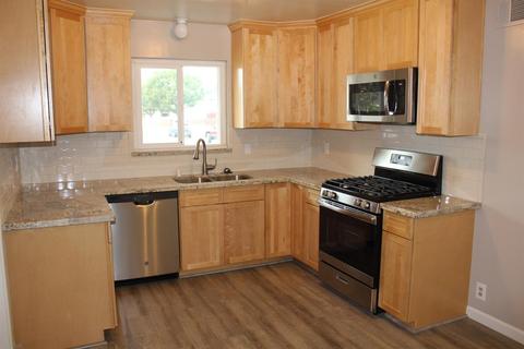 714 S Maple Ave, Manteca, CA 95337 photo 2