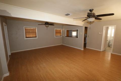 1304 Watts, Modesto, CA 95358 photo 2