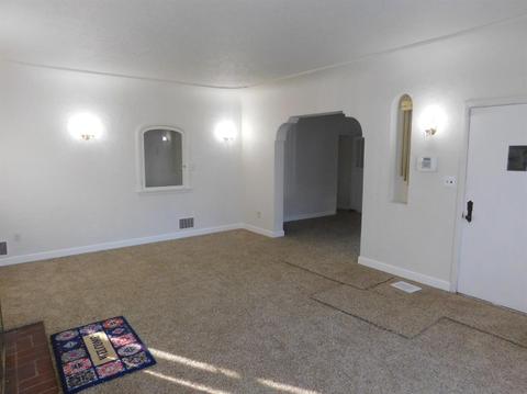 532 E Walnut St, Lodi, CA 95240 photo 5