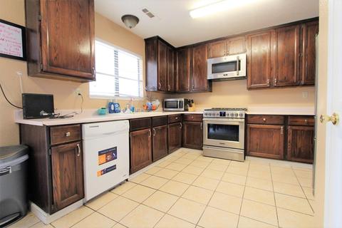 705 Mamilane, Modesto, CA 95351 photo 9