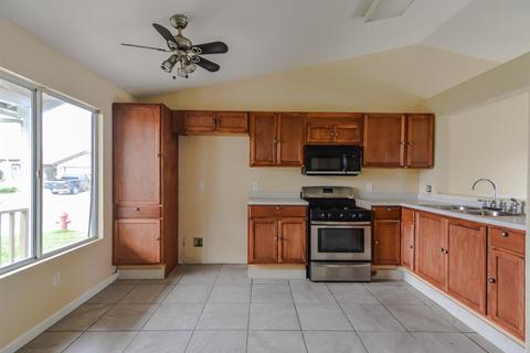 1004 Grackle Ct, Newman, CA 95360 photo 2