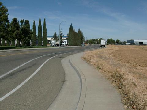 415 Pringle Ave, Galt, CA 95632 photo 11