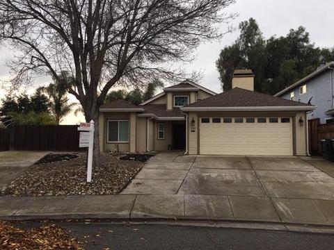 135 S Hickory Ave, Tracy, CA 95376 photo 1