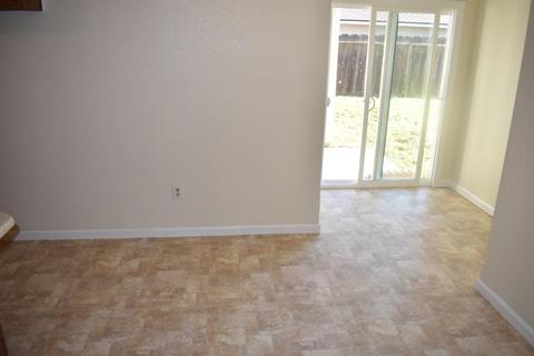 404 Mount Hood Ct, Modesto, CA 95358 photo 7