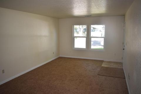 404 Mount Hood Ct, Modesto, CA 95358 photo 2