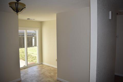 404 Mount Hood Ct, Modesto, CA 95358 photo 8