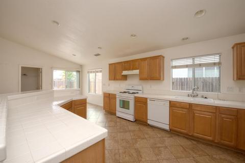 1142 Pipit Dr, Patterson, CA 95363 photo 3