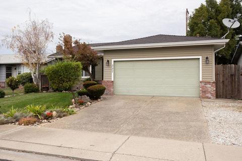 327 Layland Dr, Lodi, CA 95240 photo 2