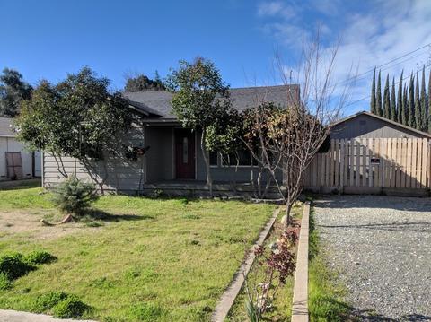 1040 E D St, Oakdale, CA 95361 photo 1