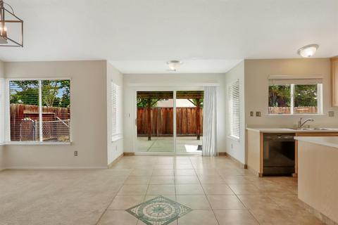 1077 Lourence Dr, Tracy, CA 95376 photo 4