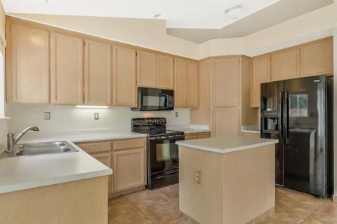 1077 Lourence Dr, Tracy, CA 95376 photo 9