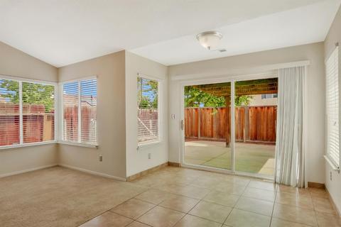 1077 Lourence Dr, Tracy, CA 95376 photo 8