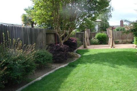 342 Del Mont St, Lodi, CA 95242 photo 7