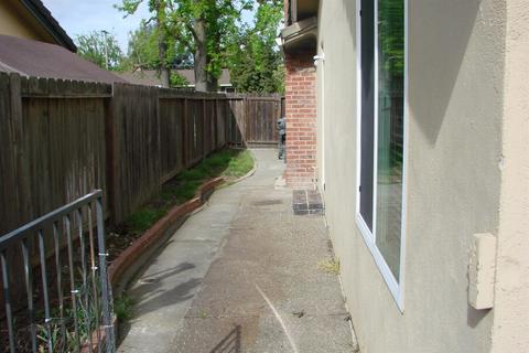 342 Del Mont St, Lodi, CA 95242 photo 8