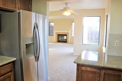1208 Champagne Ct, Modesto, CA 95351 photo 4