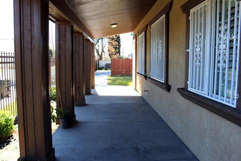 1209 Alamo Ave, Modesto, CA 95351 photo 4