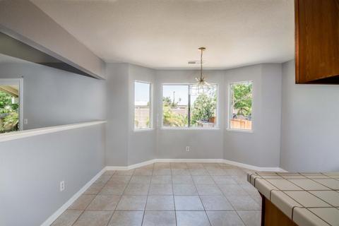 811 Toro Ln, Lathrop, CA 95330 photo 4