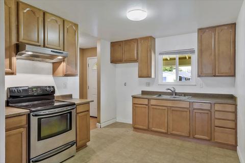 1704 Applegate Dr, Modesto, CA 95350 photo 18