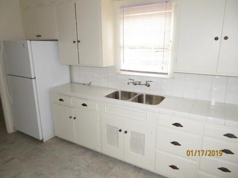 43 E Noble St, Stockton, CA 95204 photo 3