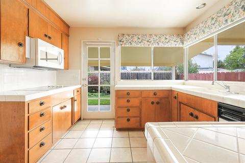 200 Benson Dr, Lodi, CA 95242 photo 3