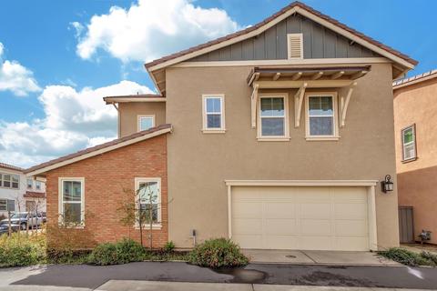 1715 Spring St, Davis, CA 95616 photo 2