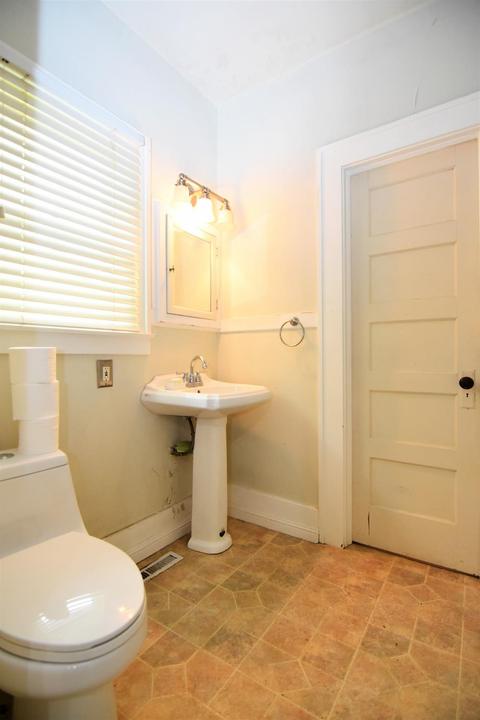 956 E Main St, Turlock, CA 95380 photo 23