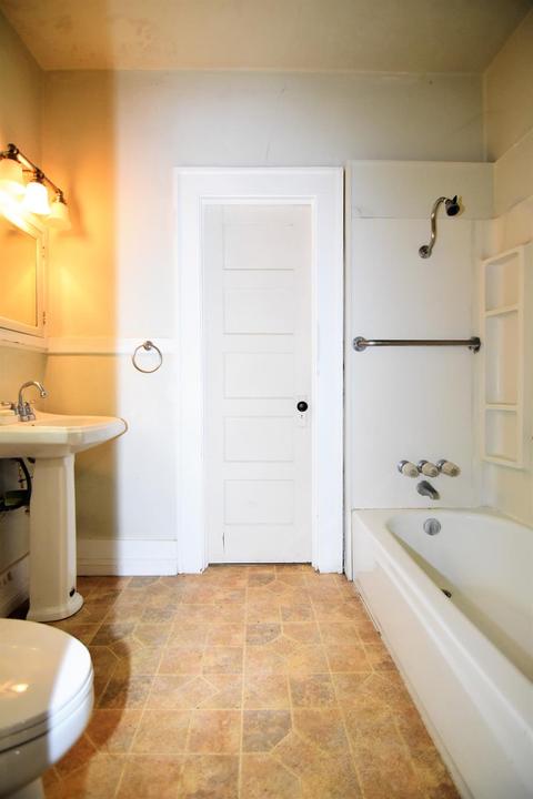 956 E Main St, Turlock, CA 95380 photo 22