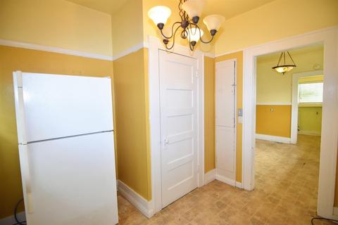 956 E Main St, Turlock, CA 95380 photo 16