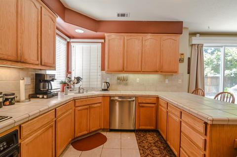1079 Silver Brook Pl, Manteca, CA 95337 photo 8