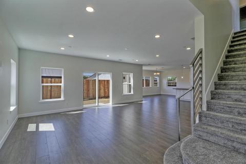 1272 Maxim Dr, Ceres, CA 95307 photo 3