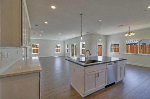 1272 Maxim Dr, Ceres, CA 95307 photo 2