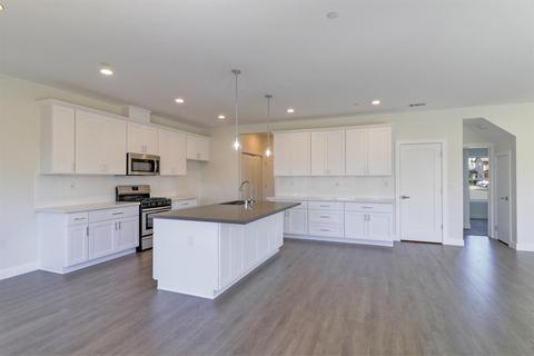 1272 Maxim Dr, Ceres, CA 95307 photo 4