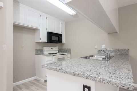 433 W Golf Cir, Manteca, CA 95337 photo 4