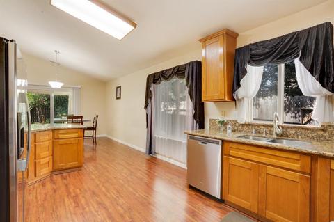 1022 Breakers Ct, Galt, CA 95632 photo 11