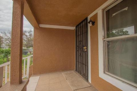 904 3rd St, Modesto, CA 95351 photo 2