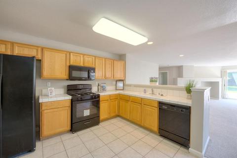 305 Red Robin Dr, Patterson, CA 95363 photo 6