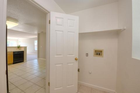 305 Red Robin Dr, Patterson, CA 95363 photo 9