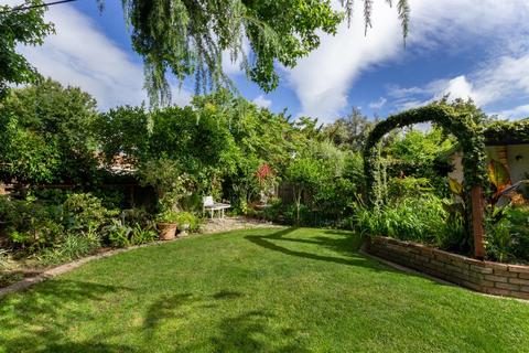 1204 E Rumble Rd, Modesto, CA 95350 photo 36
